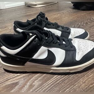 NIKE PANDA DUNKS SIZE 8